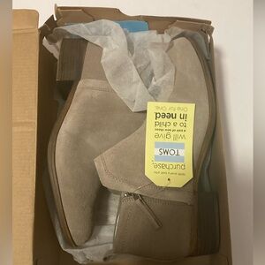 TOMS (NWT) Deia Desert Taupe Suede Booties